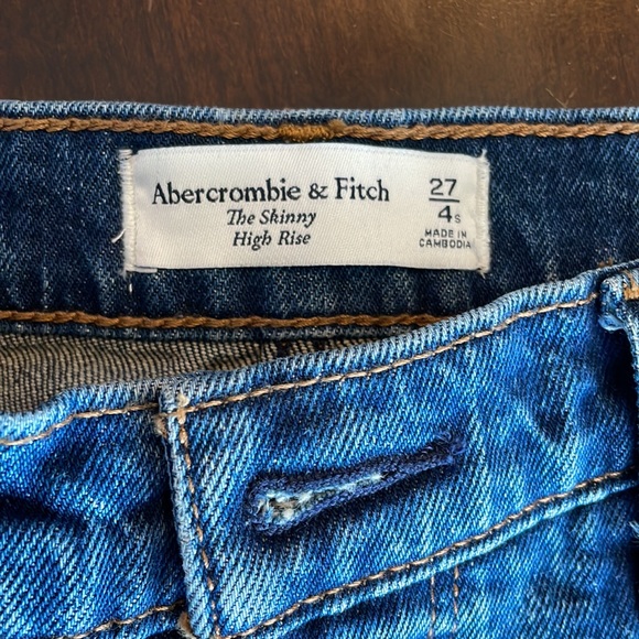 Abercrombie High Waisted skinny Jeans. Never worn! - Picture 2 of 2